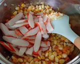 Foto langkah ke 3 dari resep Crab & Corn Soup.