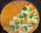 Foto del paso 2 de la receta: Wrap de tortilla relleno de aguacate, queso y jamón, alto en proteínas y bajo en hidratos