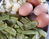 Foto del paso 5 de la receta: Bifes de pescado a la milanesa con ensalada
