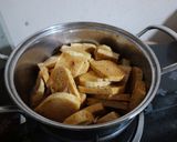 Hình bước làm 3 của món Chả cá basa kho tiêu