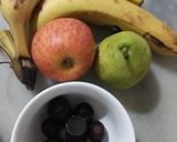 A picture of step 1 of Fruit salad with yoghurt.