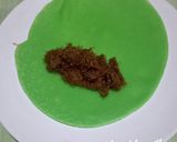 Foto langkah ke 4 dari resep Dadar Gulung isi Unti Kelapa (tips membuat kulit bopeng cantik).