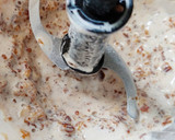 Foto del paso 1 de la receta: Magdalenas de espelta y chips de chocolate (sin azúcar)