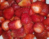 A picture of step 1 of Fresh strawberry shake.