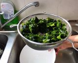 รูปขั้นตอนการทำที่ 3 ของ ยำสาหร่ายวากาเมะ Wagame Seaweed Salad