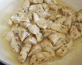 Foto del paso 2 de la receta: Quiché de pollo con espárragos y aguacate