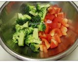 Hình bước làm 2 của món Quinoa với Gà xào rau #cleaneating