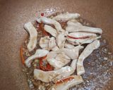 รูปขั้นตอนการทำที่ 4 ของ ไก่เส้นผัดพริกใส่บล็อกโคลี่