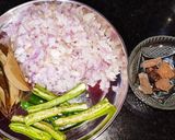 झणझणीत मटण रस्सा | मटणाचा रस्सा (Mutton Rassa Recipe in Marathi) रेसिपी स्टेप 2 फोटो 