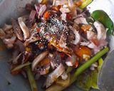 Foto langkah ke 4 dari resep Tumis Cumi Asap Pedas.