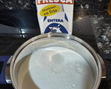 Foto del paso 2 de la receta: Queso fresco casero macerado con especias y aceite de oliva virgen