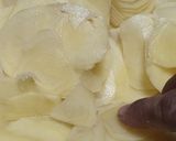 Gambar langkah 1 resipi Potato au gratin.