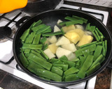 Foto del paso 4 de la receta: Judías verdes con patatas y cordero con ajos y vino