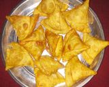 A picture of step 4 of Paneer samosa.