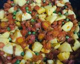 A picture of step 3 of Alu matar gaajar.