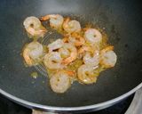รูปขั้นตอนการทำที่ 2 ของ กุ้งผัดครีมซอส