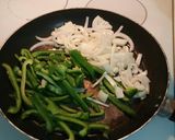 A picture of step 1 of Green chicken chili wraps.