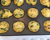 Foto langkah ke 5 dari resep Baked Egg Bacon and Spinach.