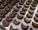 Foto langkah ke 6 dari resep Choco Cashew Cookies.