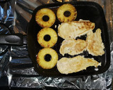 Foto del paso 4 de la receta: Pechuga de pollo con piña a la plancha