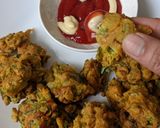 A picture of step 2 of Cauliflower leaves fritters / Bhajiya.