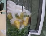 Foto langkah ke 1 dari resep Jus Tomang Nakal (tomat anggur nanas kale).