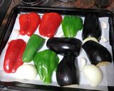 Foto del paso 3 de la receta: Contramuslos de pollo asados en freidora de aire con escalibada