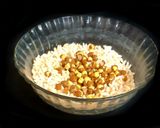 A picture of step 2 of Puffed Rice Bhel.