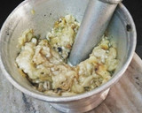A picture of step 4 of Baingan cha thecha.