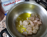 Foto del paso 1 de la receta: Sopa de fideos y gambas