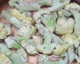 Foto langkah ke 1 dari resep Tumis Kembang Kol Daun Kencur.