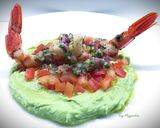 Foto del passaggio 5 della ricetta Gamberi con crema di avocado e salsa forte alla rucola