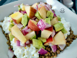 Ensalada de lentejas con manzana y queso cottage a la hierbabuena