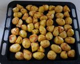 A picture of step 7 of Spicy roast potatoes.