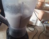 A picture of step 2 of Oreo and almond shake.