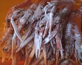 A picture of step 2 of Langostines in a spicy tomato sauce.