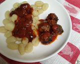 Foto del paso 3 de la receta: Ñoquis de papa con albóndigas de posta molida en salsa de tomates