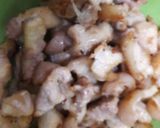 Hình bước làm 2 của món Thịt kho tiêu