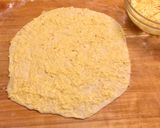 Füstölt sajtos, magvas mini kiflik recept fázis 7 fotója