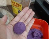 Foto langkah ke 4 dari resep Bola bola Ubi Ungu isi Gula Aren.