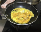 Foto del paso 3 de la receta: Tortilla de queso de cabra con espárragos salteados