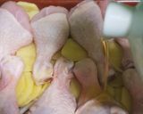 Foto del paso 5 de la receta: Muslitos de pollo al horno