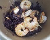 รูปขั้นตอนการทำที่ 2 ของ ข้าวไรย์เบอรี่ขยำกุ้ง