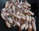 Foto langkah ke 1 dari resep Cumi Cabai Hejo.