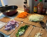 Φωτογραφία βήματος 1 της συνταγής Noodles με κοτόπουλο και λαχανικά. 🍜