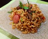 Foto langkah ke 7 dari resep Mie goreng keriting.