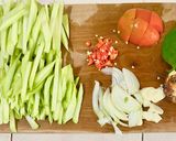 Foto langkah ke 2 dari resep Tumis Baby Labu Siam.