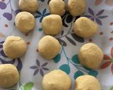 Foto langkah ke 1 dari resep Bolen pisang tanpa korsvet, enak dan renyah.