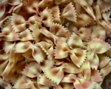 Foto del paso 1 de la receta: Ensalada estival de farfalle rossa