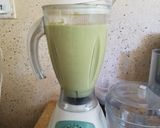 A picture of step 3 of Banana Avacado milkshake.